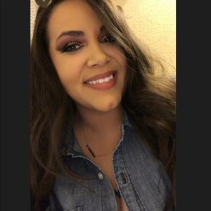 Meet your Posher, Angela